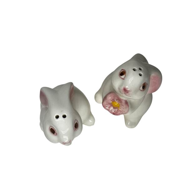 Vintage Salt and Pepper Shakers Rabbits Bunnies Easter Spring Flower Ceramic - Picture 2 of 5
